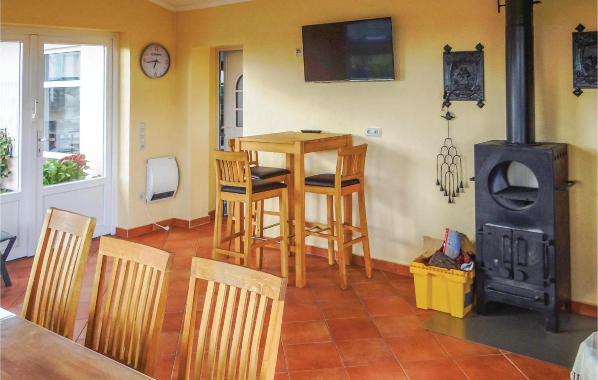 Amazing Apartment In Karlshausen With Kitchen ภายนอก รูปภาพ